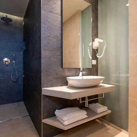 Ancora ホテル リド・ディ・イエゾロ